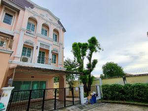 For RentTownhouseThaphra, Talat Phlu, Wutthakat : Townhouse for rent (BTS Bang Wa) 4 bedrooms, has a garden in the house.