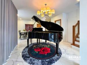 For RentHouseSukhumvit, Asoke, Thonglor : Nicely Furnitured 🐶𝐏𝐄𝐓 𝐅𝐑𝐈𝐄𝐍𝐃𝐋𝐘🐱 3 storey Renovated House with a Piano.