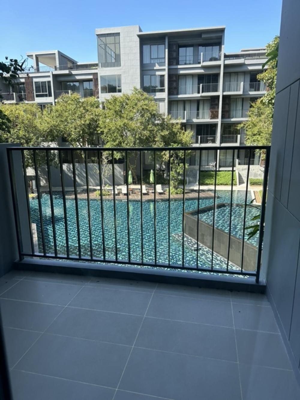 For SaleCondoPak Chong KhaoYai : (Owner post) Condo for sale, The Valley Khao Yai, 2nd floor, pool front view, very beautiful, 3 bedrooms, 3 bathrooms, 107 sq m. Quality project of Sansiri.