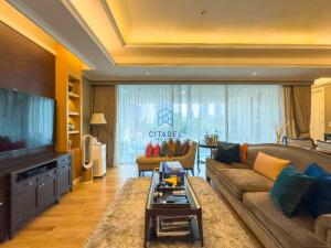 ขายคอนโดสุขุมวิท อโศก ทองหล่อ : Spacious 3 Beds Unit with Private Pool for Sale!