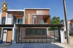For SaleHouseSeri Thai, Ramkhamhaeng Nida : 2-storey townhome for sale, corner unit, Ramkhamhaeng, Laddawan Village, Nida Intersection, whole house renovated. Decorated with good materials. Single house feel, very good location