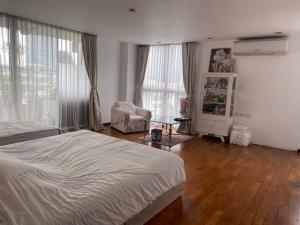 For RentCondoNana, North Nana,Sukhumvit13, Soi Nana : For sale and rent, The Peak Residence, end of Soi Sukhumvit 15, size 225 sq m, 3 bedrooms, 4 bathrooms, swimming pool view, NISTS school.