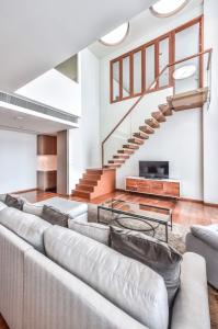 For RentCondoSathorn, Narathiwat : 139sqm Modern Luxury 1 bed Duplex Condo for rent at The Sukhothai Residences