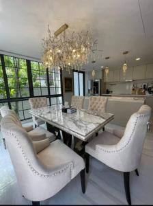 ให้เช่าทาวน์เฮ้าส์/ทาวน์โฮมสุขุมวิท อโศก ทองหล่อ : 425sqm Modern Luxury Townhome 4 beds for rent at Quater Sukhumvit 31