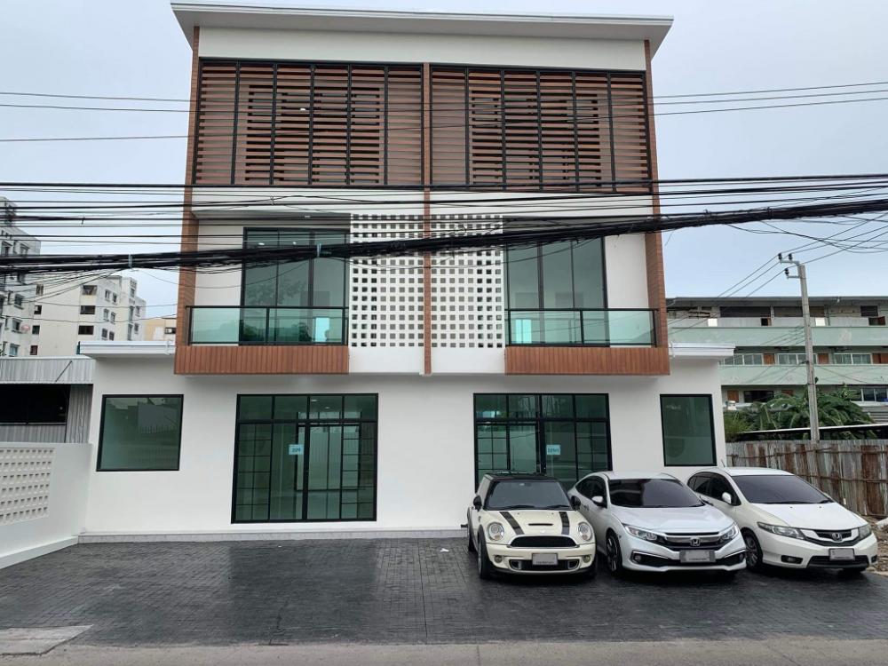 For SaleHouseChaengwatana, Muangthong : Urgent ‼️ Semi-detached house for sale, Home Office, Soi Chaengwattana, price 6.9 million baht, usable area 189 sq m.