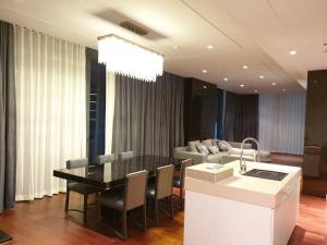 ขายคอนโดสุขุมวิท อโศก ทองหล่อ : 190sqm Modern Luxury 3 bedrooms for Sale at Marque Sukhumvit 39