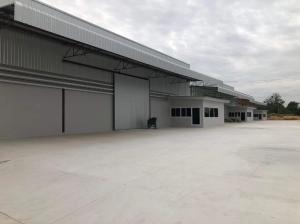 For RentWarehousePattaya, Bangsaen, Chonburi : Warehouse for rent, just completed, size 525 sq m., has an office in Nong Hiang Phanat Nikhom, only 1 km from Road 331. There are only 3 warehouses.