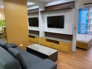 For SaleCondoWitthayu, Chidlom, Langsuan, Ploenchit : Urgent sale, Condo The Ratchadamri, THE RAJDAMRI, ready to move in, Pathumwan District, Bangkok. (Owner sells it himself)