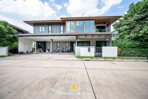 For SaleHousePattanakan, Srinakarin : Single corner house, ready to move in, Burasiri Phatthanakan, Sukhumvit 77, 134 wa, near international school.