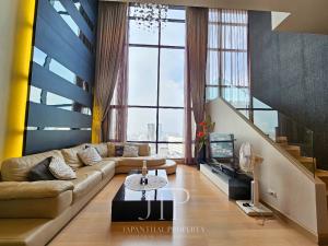 For RentCondoWongwianyai, Charoennakor : River view duplex 120sq.m 3bed unit on super high floor for rent and sell.