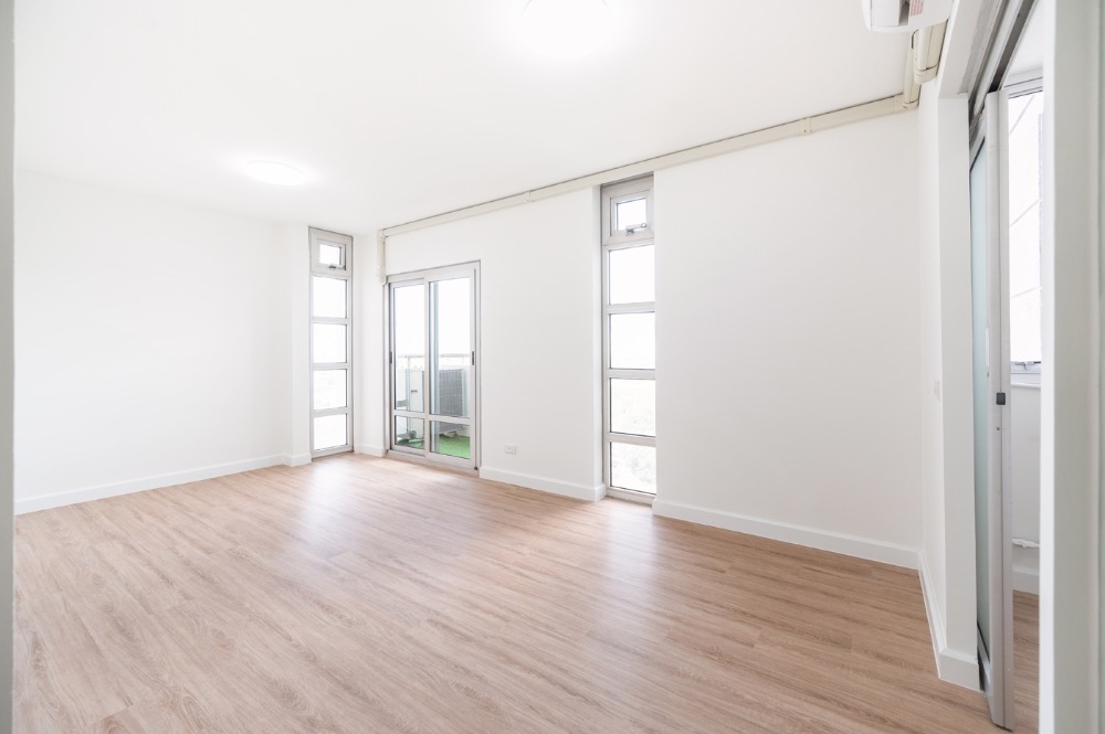 For SaleCondoChaengwatana, Muangthong : 𝑽𝑰𝑪𝑻𝑶𝑹𝑰𝑨 𝑳𝑨𝑲𝑬 𝑽𝑰𝑬𝑾 𝟑 Bedroom very large 𝟓𝟒 sq m. { only 𝟏.𝟓𝟗 million } near the BTS.