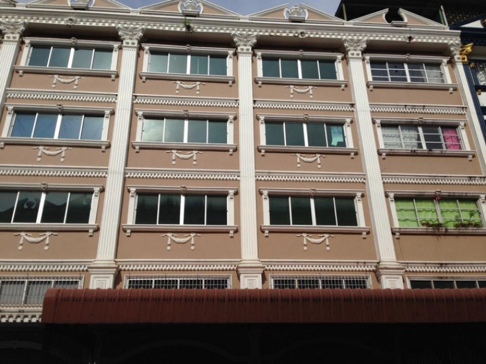 For SaleShophouseMin Buri, Romklao : For sale, 4-story commercial building, 1/2 Soi Suwinthawong 31, behind Thai Marine School, Lam Phak Chi Intersection. Suwitawong Road, contact Khun Noi 089-159-5914