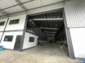 For RentWarehouseSamut Prakan,Samrong : RK353 Warehouse for rent, orange area, next to the main road, Bang Phli 46-Samut Prakan, 1,000 square meters, container truck can access the front of the warehouse. Ten wheels can load items in the warehouse.