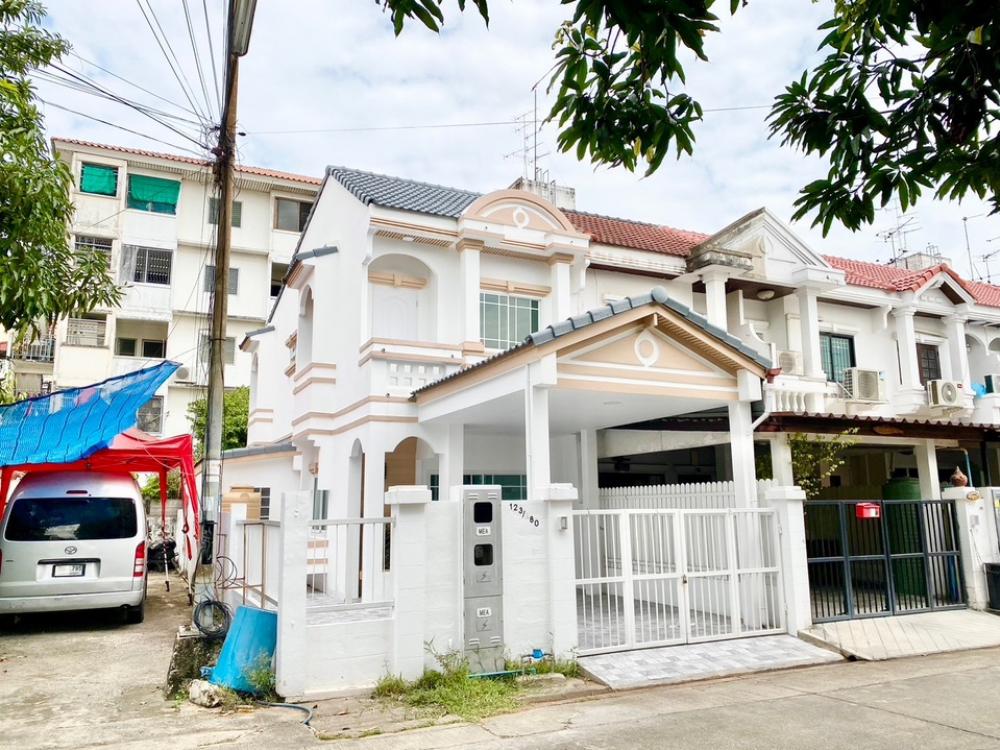 For SaleTownhouseNonthaburi, Bang Yai, Bangbuathong : 2-story townhouse for sale, corner unit, Nanthana Garden 2, Rattanathibet-Tha It, near MRT Bang Rak Noi Tha It.