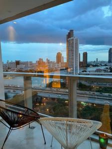 For SaleCondoWongwianyai, Charoennakor : 2 beds for Sell at The River Condominium Charoenakhorn Soi 13