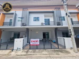 For SaleTownhouseSriracha Laem Chabang Ban Bueng : 2-story townhome for sale, great price, Maneerin Modern Home Village, Bang Phra, Bang Phra Subdistrict, Si Racha District, Chonburi Province.