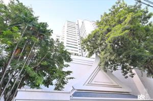 For SaleCondoSukhumvit, Asoke, Thonglor : ✨Beautiful Unit / Worth Price✨For Sale Condo D.S. Tower 2. 2 Beds 2 Baths, 120 sq.m. Quality material condo, quiet & privacy. Near BTS Phrompong