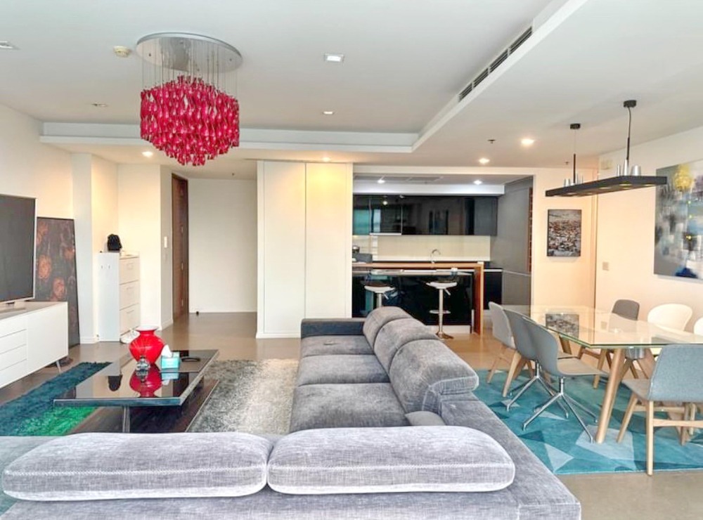 For SaleCondoWongwianyai, Charoennakor : 6720😍 For SELL 3 bedrooms for sale🚄 near BTS Krung Thonburi 950 m.🏢The River🔔Area: 145.00 sq m.💲For sale: 28,000,000฿📞O99-5919653,065-9423251✅LineID:@sureresidence