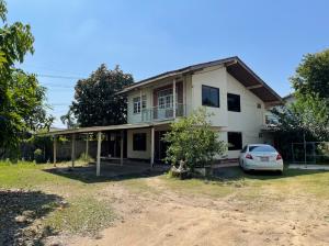 For SaleHouseSuphan Buri : 2 houses for sale with land, good location, next to Road 340 Suphanburi-Chainat.