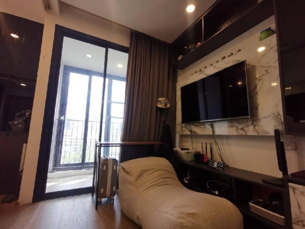 For SaleCondoSiam Paragon ,Chulalongkorn,Samyan : Selling at a loss!!! Cheapest in the building with furniture!! Ashton chula- silom condo 1 bedroom. 1 bathroom size. 34 sq m. Lumpini Park view, very beautiful. Samyan MRT. Price only 7,300,000 mb. # Opposite the university. Chula 062-6562896. Ray 😄 line 