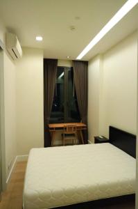 For RentCondoLadprao, Central Ladprao : Condo for rent Equinox Phahol-Vipha, 31st floor, next to BTS Lat Phrao Intersection. Swimming pool view, size 31.00 sq m.