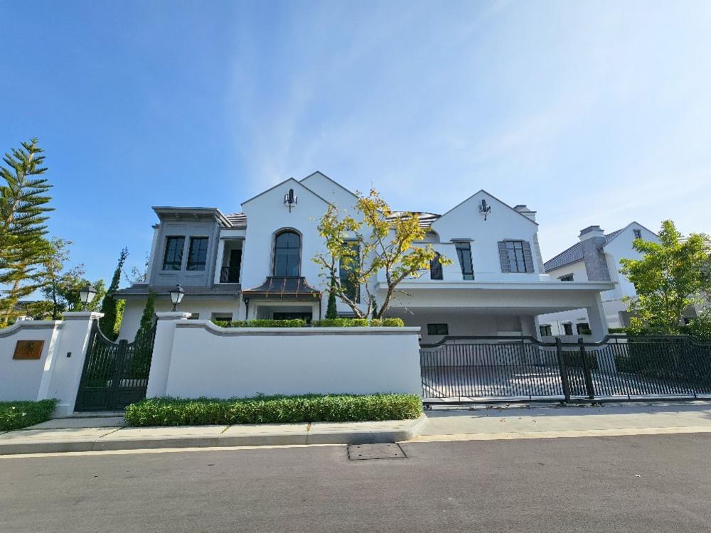 For SaleHousePattanakan, Srinakarin : Luxurious detached house Nantawan Krungthep Kreetha, large corner plot‼️ on a potential location near Brighton, Wellington International school (H23113)