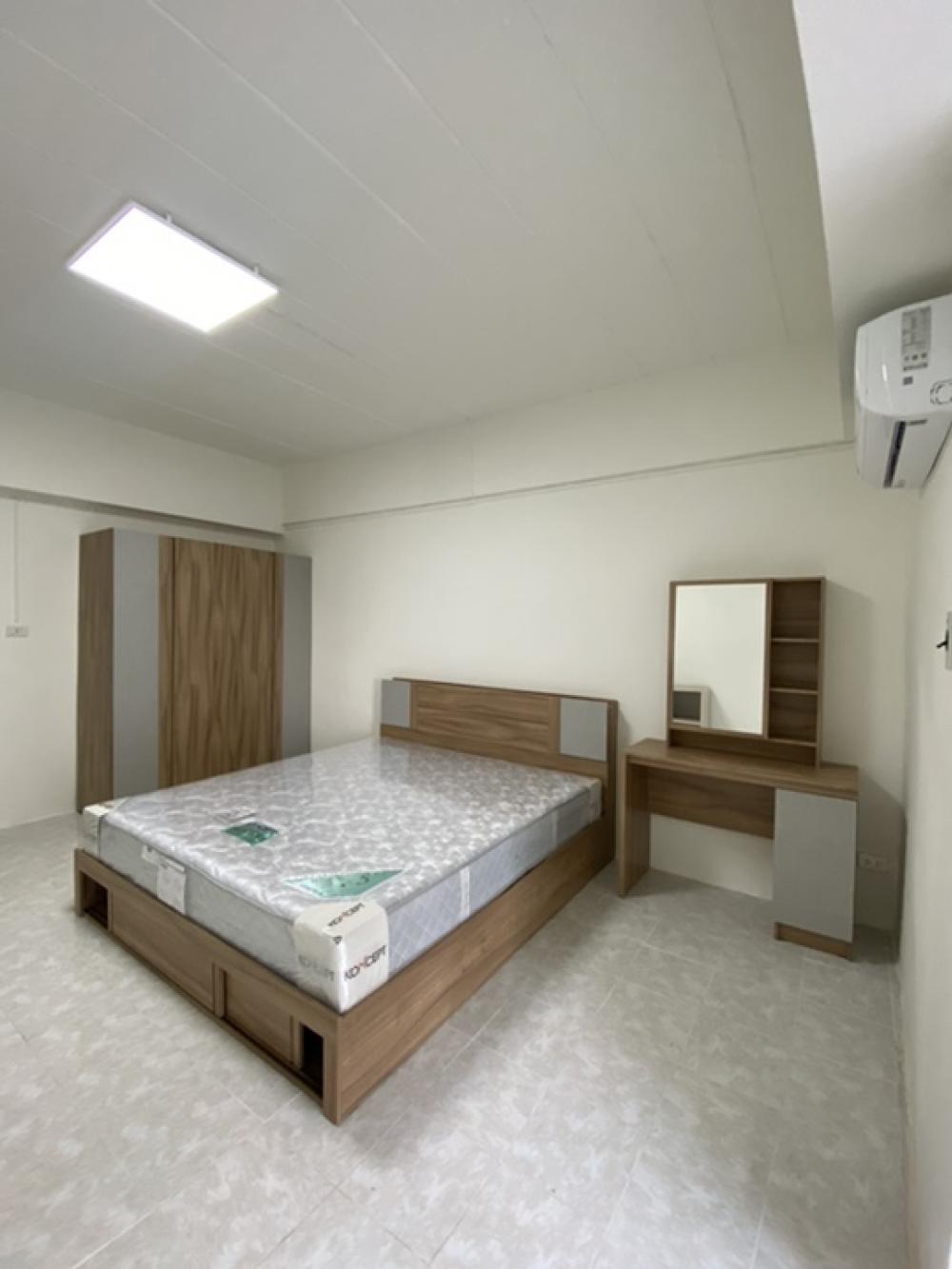 For SaleCondoRatchadapisek, Huaikwang, Suttisan : Cheap condo for sale, near MRT, newly decorated, new bathroom sanitary ware, new air conditioner on Ratchada-Sutthisan Road, Huai Khwang, contact Khun Sushi 0979163596