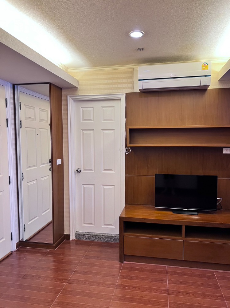 ขายคอนโดรัชดา ห้วยขวาง : ขาย คอนโด ลุมพินี วิลล์ ศูนย์วัฒนธรรม ( Condo for sale Lumpini Ville Cultural Center ) - แบบ 1 ห้องนอน 1ห้องน้ำ 1 ห้องครัว - ชั้น 6 พื้นที่ 35 ตร.ม ราคาขาย 2,400,000 บาท ค่าโอนคนละครึ่ง