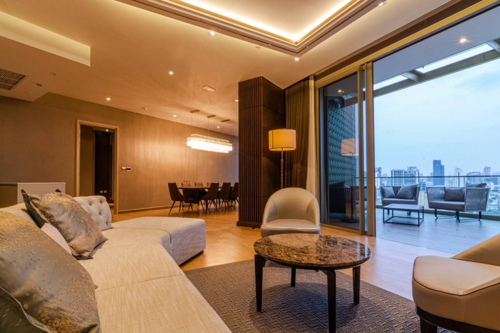 For SaleCondoWongwianyai, Charoennakor : Magnolias Waterfront Residences ICONSIAM : 3 Bedroom Condo : Sold with tenant.
