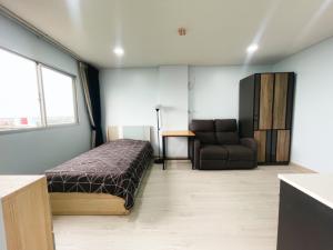 ขายคอนโดลาดกระบัง สุวรรณภูมิ : N3301123 ขาย/For Sale Condo  Lumpini Condotown Romklao - Suvarnabhumi (ลุมพินี คอนโดทาวน์ ร่มเกล้า-สุวรรณภูมิ)  ห้องสตูดิโอ 21.5ตร.ม ชั้น8 ตึกA3 ห้องสวย เฟอร์ครบ พร้อมอยู่