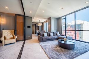 ขายคอนโดสุขุมวิท อโศก ทองหล่อ : Stunting 125sq.m 2bed unit with private lift for sell in Thonglor area.
