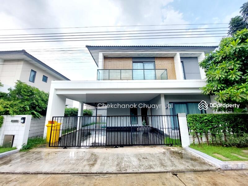 For SaleHouseRathburana, Suksawat : Luxury detached house Centro Rama 2 Phutthabucha 32, 59 sq m., 4 bedrooms, 5 bathrooms, 3 parking spaces, fully furnished.
