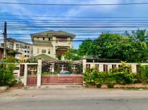 For SaleHouseRathburana, Suksawat : Urgent sale, 3-story detached house on Soi Wat Yai Road, 131 sq m, only 8.9 million baht!! Free transfer fee