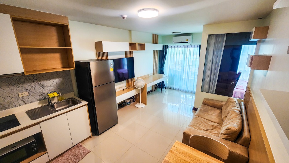 For SaleCondoRatchadapisek, Huaikwang, Suttisan : Condo, large room, beautifully decorated, fully furnished, near MRT Sutthisan, only 200 m.