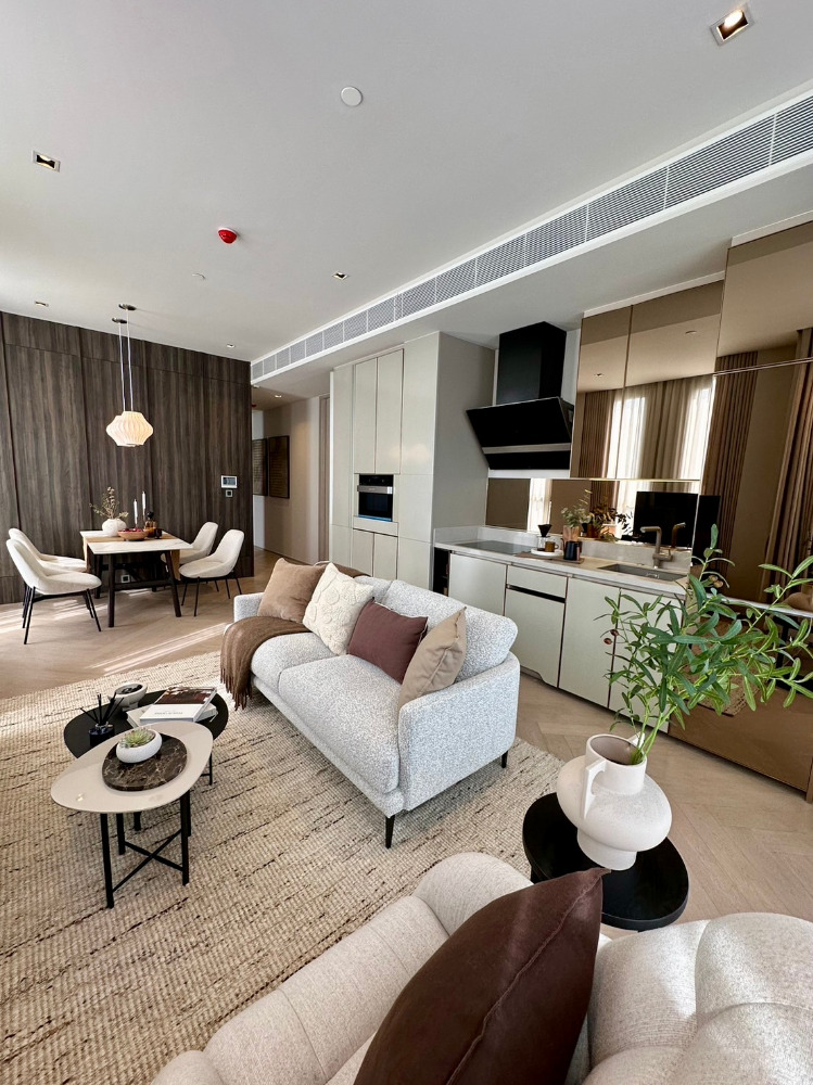 ขายคอนโดสาทร นราธิวาส : The Reserve Sathorn: 2bed 2bath 86.95sqm. 24,900,000 Am: 0656199198