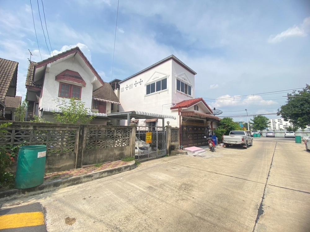 ขายบ้านปทุมธานี รังสิต ธรรมศาสตร์ : ❤️❤️ ขายถูก บ้านเดี๋ยว2ชั้น แนวรถไฟรถไฟฟ้าสี่แดงรังสิตหมู่บ้านรัตนโกสินทร์ 200 ปี รังสิต ราคา 3.3 ล้าน เท่านั้น ❤️❤️รวมโอน สนใจ line/tel 0859114585 ❤️❤️ซอยรังสิต-ปทุมธานี 15 ตำบลประชาธิปัตย์ อำเภอธัญบุรี จังหวัดปทุมธานีขนาดเนื้อที่ 45 ตารางวา หน้ากว้าง 9