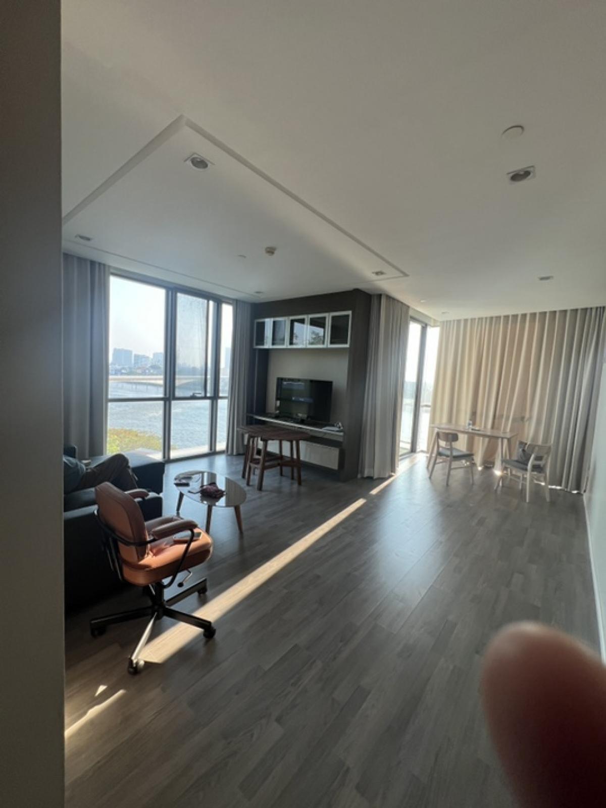 For SaleCondoBang Sue, Wong Sawang, Tao Pun : FOR SALE.with tenant. 333 riverside condo  2 beds,  2 baths. 94 SQM :corner room
A magnificent Riverside , partial furnished , 
Close MRT Bangpo ,blue line  (BL09)
Next to Main pier
Near Supermarket,shopping mall and the hospital
