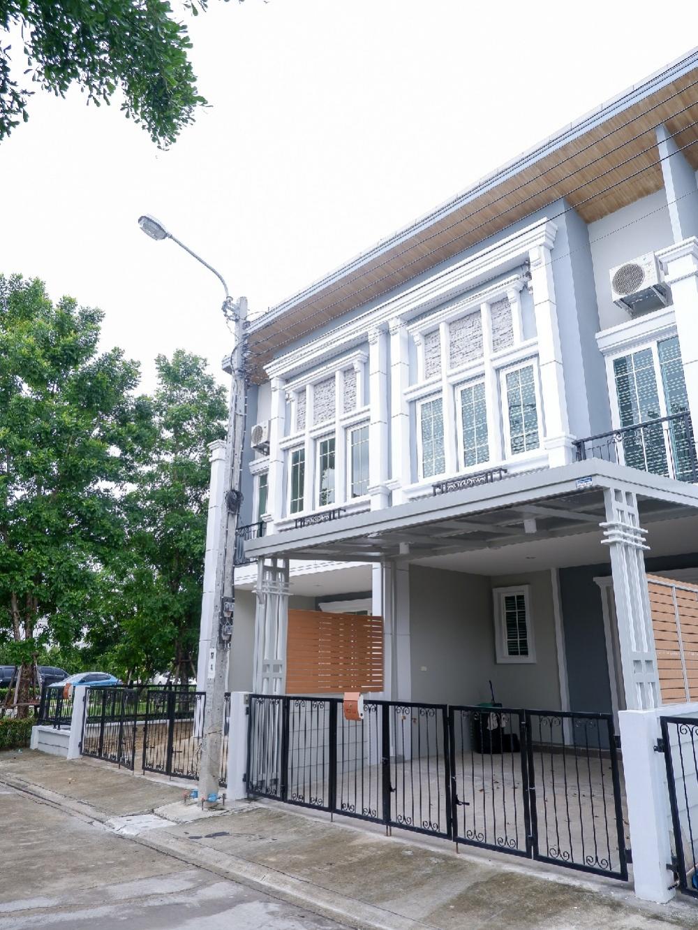 For SaleTownhouseThaphra, Talat Phlu, Wutthakat : ⚡️New house for sale (Never lived in) Golden Town Sathorn ⚡️