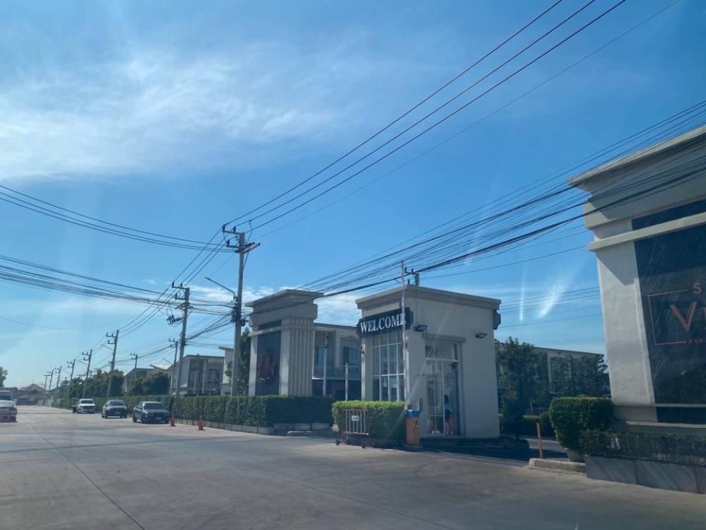 For SaleTownhousePathum Thani,Rangsit, Thammasat : 2-story townhome for sale, J Town. 2.75 million baht.