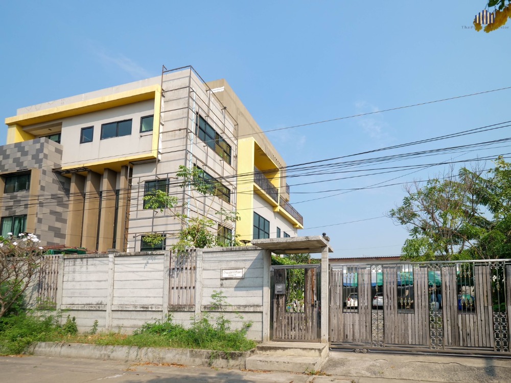 For SaleHome OfficePathum Thani,Rangsit, Thammasat : Home office for sale with 5-story residence, Lam Luk Ka, Soi Peer Non 4, area size 200 square meters‼️