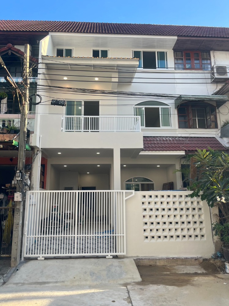 ขายทาวน์เฮ้าส์/ทาวน์โฮมอ่อนนุช อุดมสุข : ขายทาวน์โฮม 3ชั้น รีโนเวทใหม่ทั้งหลัง