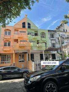 For SaleTownhouseSamut Prakan,Samrong : 30 sq m, 5 bedrooms, 3 bathrooms, 3-story townhome, Lalin Greenville, Sridan 22, Srinakarin.