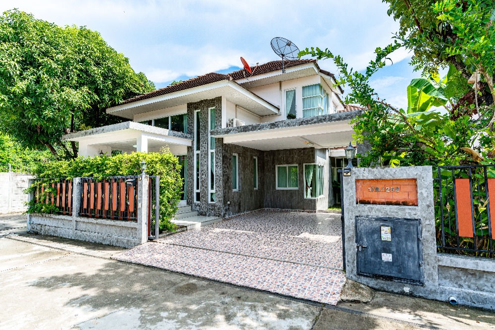ขายบ้านระยอง : บ้านเดี่ยว 2 ชั้นแบบบ้านหัวมุม "โครงการหมู่บ้านฟ้าใหม่" ที่ตั้งอยู่ในอำเภอบ้านฉาง จังหวัดระยอง