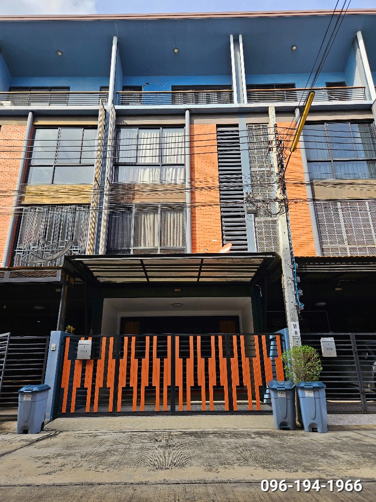 For SaleTownhouseChaengwatana, Muangthong : Townhome House 35 Chaengwattana, 22 sq m., complete extension, ready to move in, next to Chaengwattana Expressway. Near the Pink Line BTS station