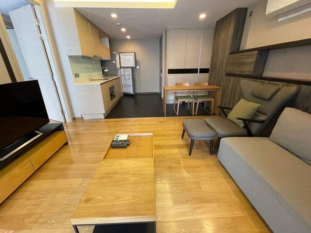 For RentCondoSukhumvit, Asoke, Thonglor : Condo for rent, Via Botani Sukhumvit 47, only 500 m. BTS Phrom Phong, near Emsphere Emquatier Emporium, size 51 sq m. with bathtub, price 30,000 / month, interested 097 - 465 5644 T.C HOME