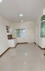 For SaleTownhouseLadkrabang, Suwannaphum Airport : P-2185 Urgent sale! Golden Town 1 On Nut-Phatthanakan, ready to move in, potential location, close to the city center, convenient travel, connected to the motorway.