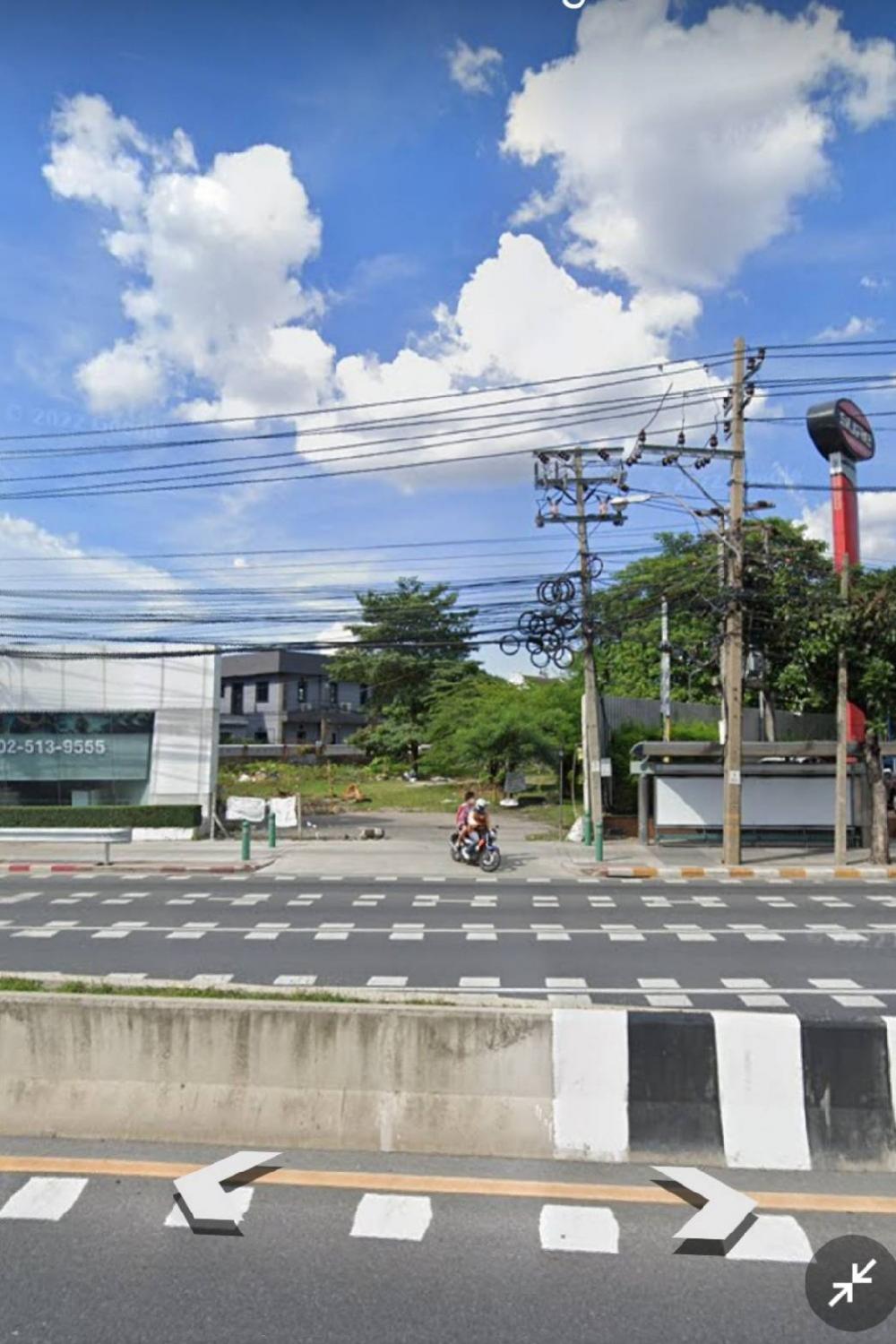 For SaleLandRatchadapisek, Huaikwang, Suttisan : Land for sale next to Ratchada Road.