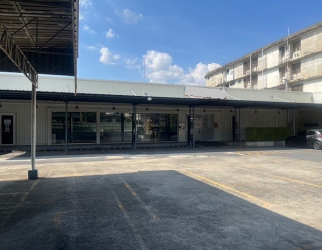 For RentOfficeNawamin, Ramindra : For Rent, large 2-storey office building for rent on 600 square wah of land, building area over 2400 square meters, Soi Watcharaphon, not deep into the alley, near Sathian Dhamma Sathan / along the Pink Line electric train / very large building, able to a