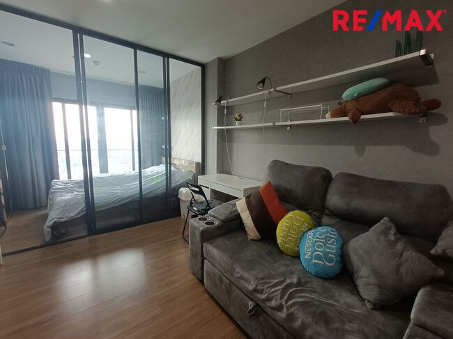 For SaleCondoPinklao, Charansanitwong : urgent!!! Luxury condo for sale (The Tree Rio), rooms with views of the city and river bend. Next to Charansanitwong Road, walk only 200 meters, take the Blue Line, Bang O Station.