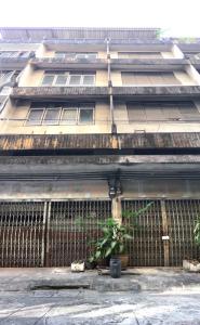 For SaleShophouseSapankwai,Jatujak : Commercial building for sale, 4.5 floors, 2 units, 42 sq m or 520 sq m (connecting 1st, 3rd, 4th floors, rooftop), selling price 16 million baht.